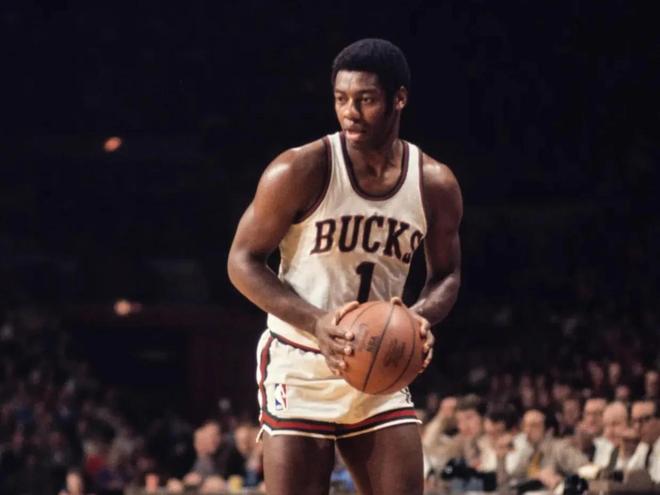 记者：曼城3000万欧签多纳鲁马已达成协议，球员将签约5+1年